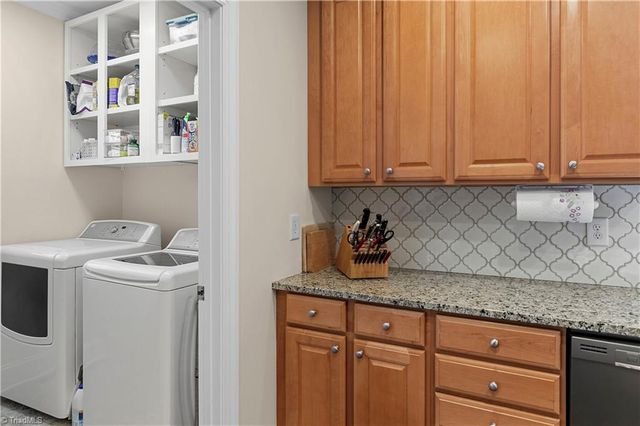 1869 Curraghmore Road, Clemmons, NC 27012