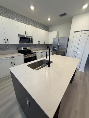 2661 SE 24th Court, Homestead, FL 33035