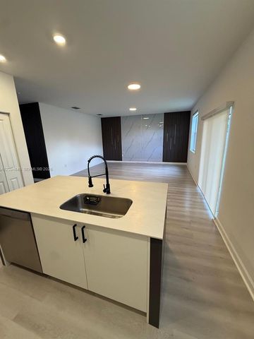 2661 SE 24th Court, Homestead, FL 33035