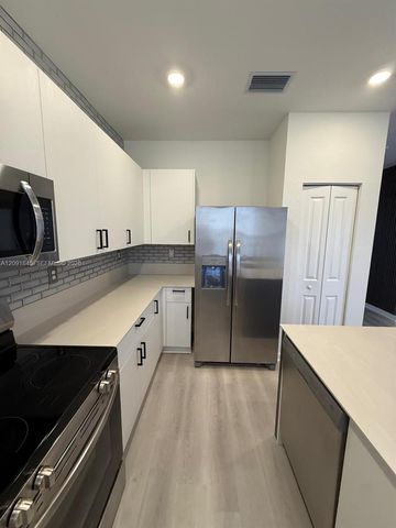 2661 SE 24th Court, Homestead, FL 33035