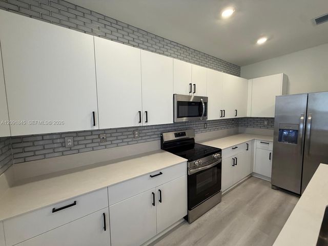2661 SE 24th Court, Homestead, FL 33035