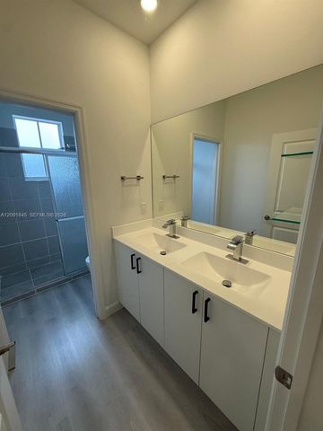 2661 SE 24th Court, Homestead, FL 33035