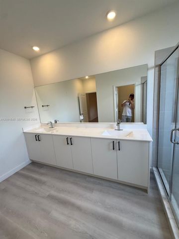 2661 SE 24th Court, Homestead, FL 33035