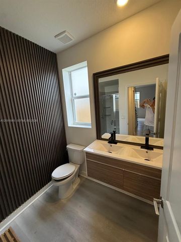 2661 SE 24th Court, Homestead, FL 33035
