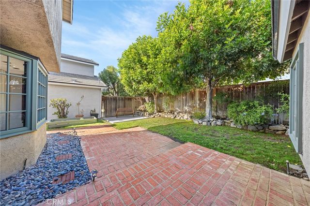 17 Alderbrook, Irvine, CA 92604