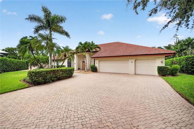 700 HOLLYBRIAR LN, Naples, FL 34108
