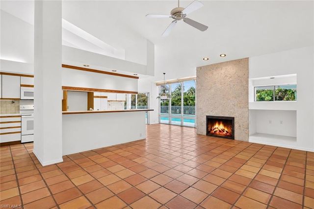 700 HOLLYBRIAR LN, Naples, FL 34108