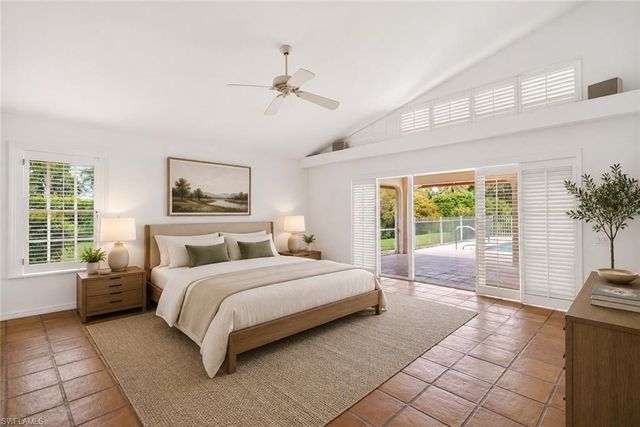 700 HOLLYBRIAR LN, Naples, FL 34108