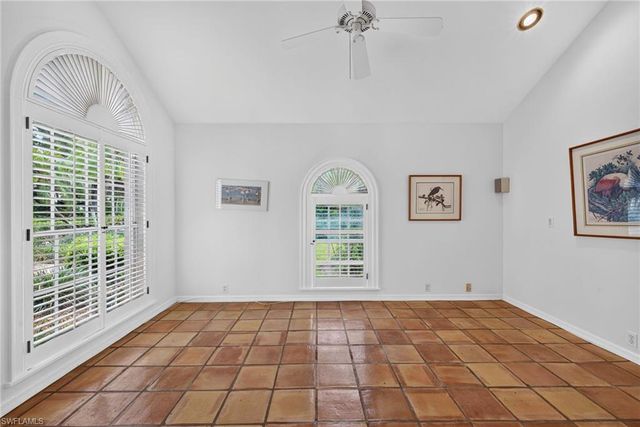 700 HOLLYBRIAR LN, Naples, FL 34108