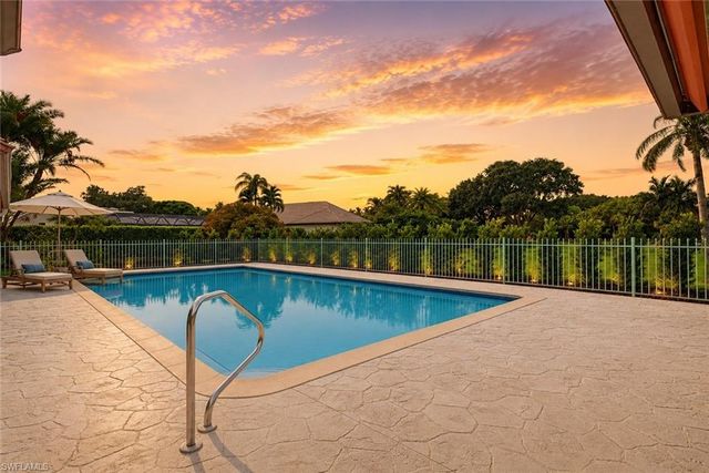 700 HOLLYBRIAR LN, Naples, FL 34108
