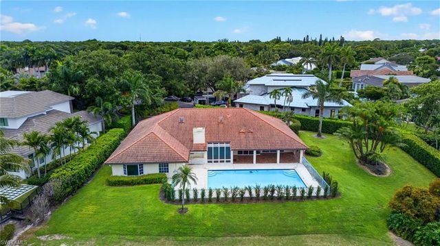700 HOLLYBRIAR LN, Naples, FL 34108