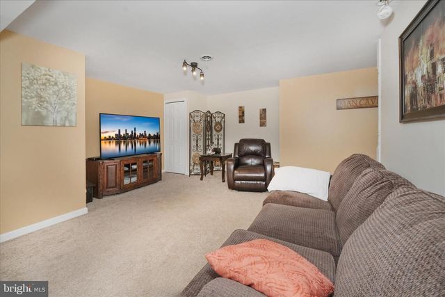 75 AUBURN RD, Avondale, PA 19311