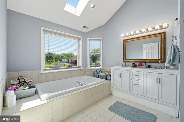 75 AUBURN RD, Avondale, PA 19311