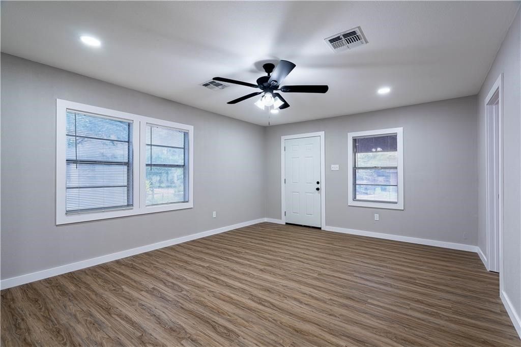 216 Watson St, Corpus Christi, TX 78415 — photo 2