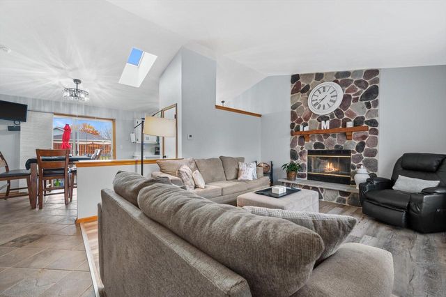 8249 N 97th STREET, Milwaukee, WI 53224