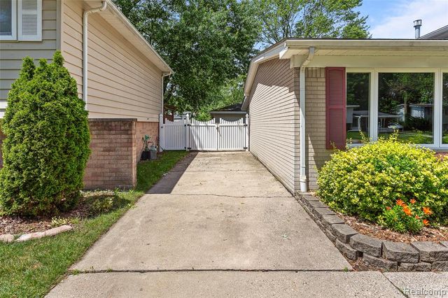 9428 Elm Street, Taylor, MI 48180