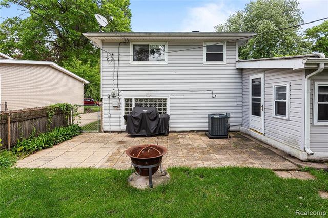 9428 Elm Street, Taylor, MI 48180