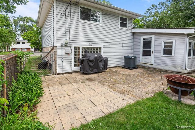 9428 Elm Street, Taylor, MI 48180