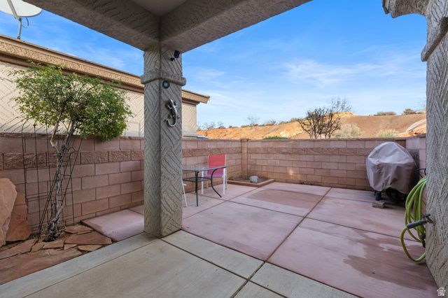 2182 N CANYON GREENS DR, Washington, UT 84780