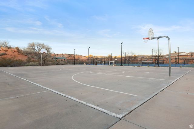 2182 N CANYON GREENS DR, Washington, UT 84780