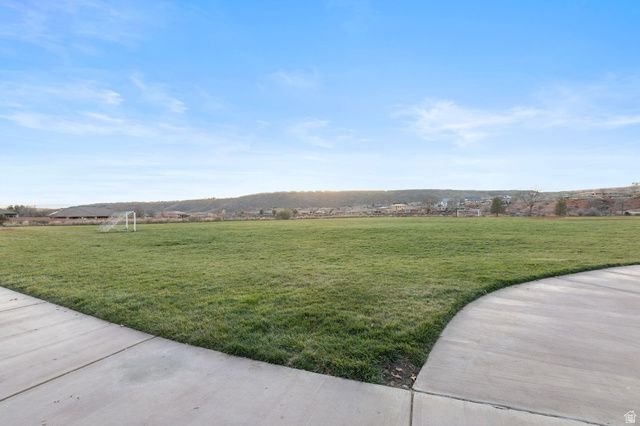 2182 N CANYON GREENS DR, Washington, UT 84780