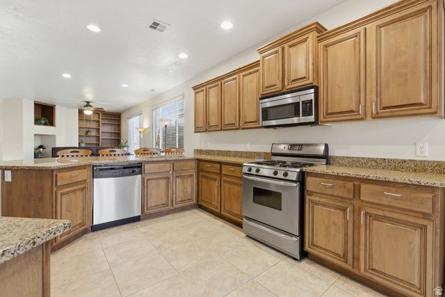 2182 N CANYON GREENS DR, Washington, UT 84780