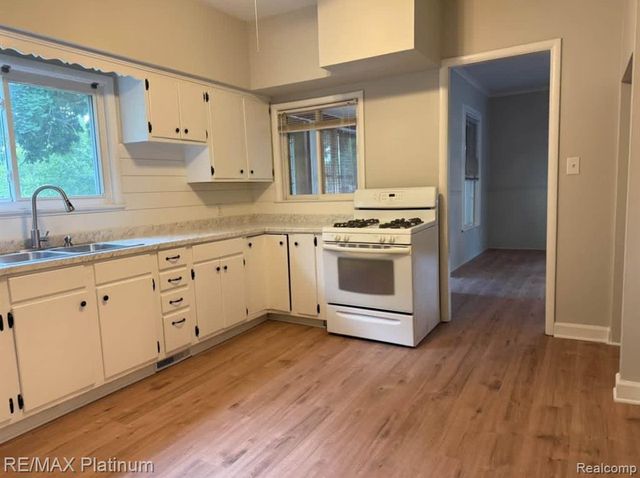 522 Fleming Street, Howell, MI 48843