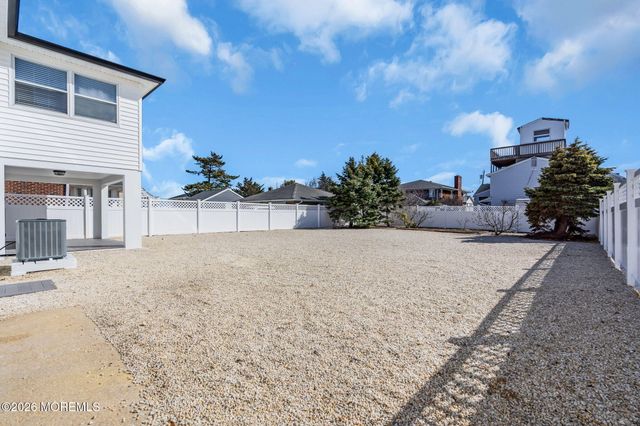 17 J Street, Seaside Park, NJ 08752