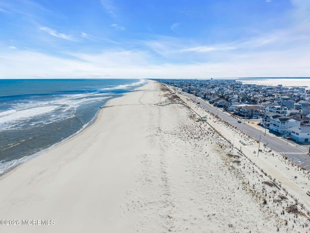 17 J Street, Seaside Park, NJ 08752