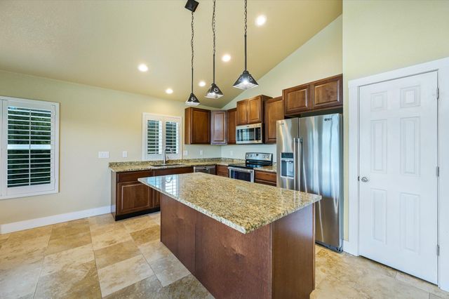 112 Ridge Harbor DR, Spicewood, TX 78669