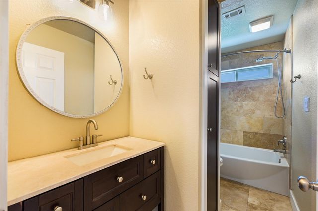 112 Ridge Harbor DR, Spicewood, TX 78669