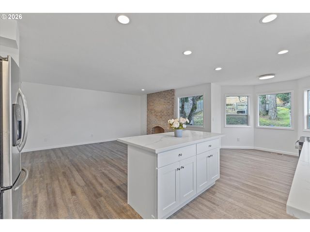 11867 Se MOUNTAIN SUN Dr, Clackamas, OR 97015