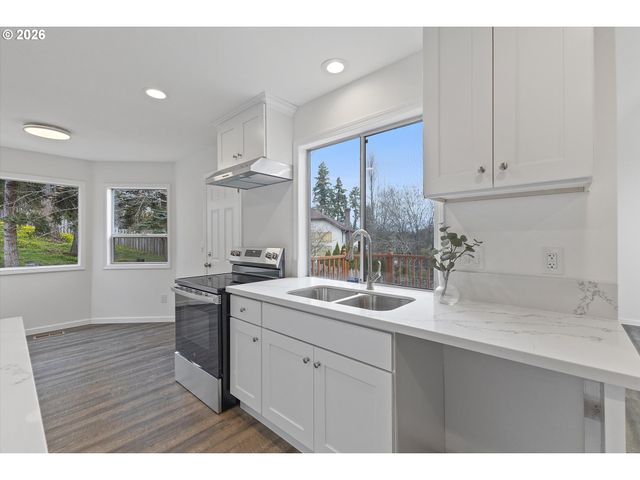 11867 Se MOUNTAIN SUN Dr, Clackamas, OR 97015