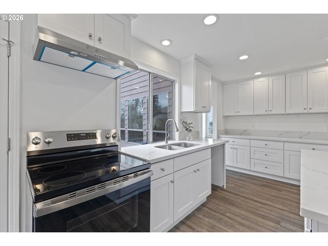 11867 Se MOUNTAIN SUN Dr, Clackamas, OR 97015