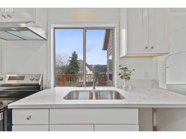 11867 Se MOUNTAIN SUN Dr, Clackamas, OR 97015