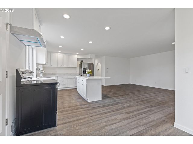 11867 Se MOUNTAIN SUN Dr, Clackamas, OR 97015
