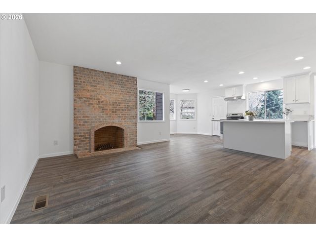 11867 Se MOUNTAIN SUN Dr, Clackamas, OR 97015