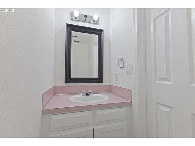 11867 Se MOUNTAIN SUN Dr, Clackamas, OR 97015