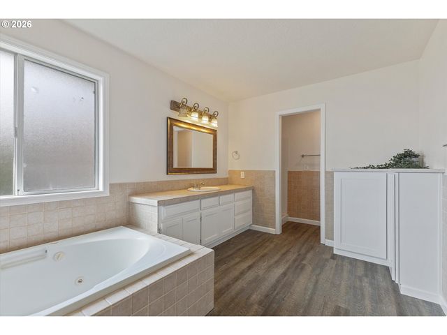 11867 Se MOUNTAIN SUN Dr, Clackamas, OR 97015
