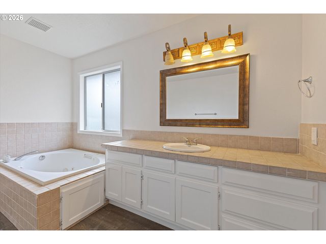 11867 Se MOUNTAIN SUN Dr, Clackamas, OR 97015