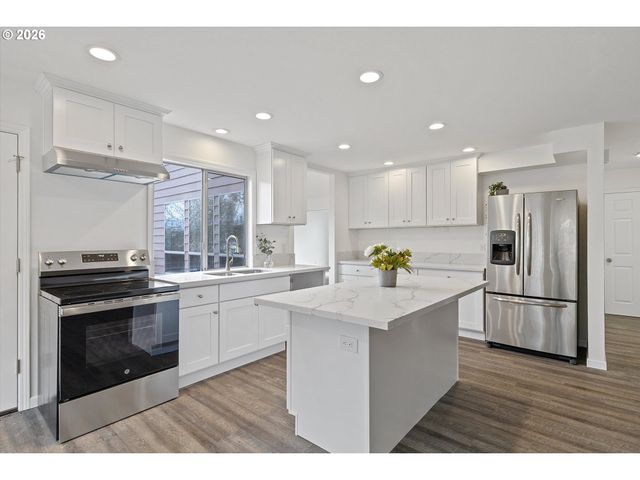 11867 Se MOUNTAIN SUN Dr, Clackamas, OR 97015