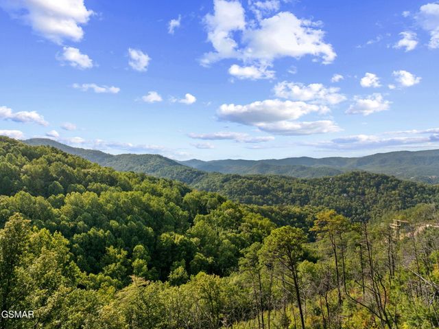3322 Sugar Maple Loop Road, Sevierville, TN 37862