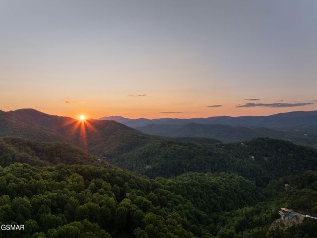 3322 Sugar Maple Loop Road, Sevierville, TN 37862