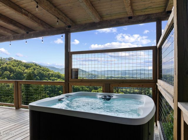 3322 Sugar Maple Loop Road, Sevierville, TN 37862