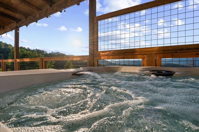 3322 Sugar Maple Loop Road, Sevierville, TN 37862