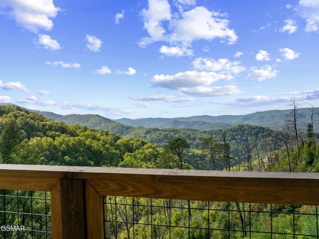 3322 Sugar Maple Loop Road, Sevierville, TN 37862