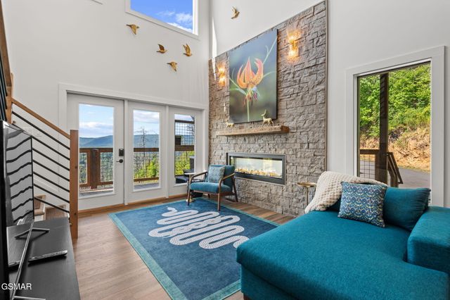 3322 Sugar Maple Loop Road, Sevierville, TN 37862