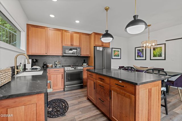 3322 Sugar Maple Loop Road, Sevierville, TN 37862