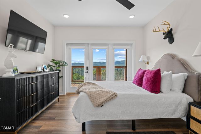 3322 Sugar Maple Loop Road, Sevierville, TN 37862