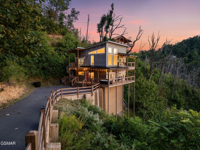 3322 Sugar Maple Loop Road, Sevierville, TN 37862